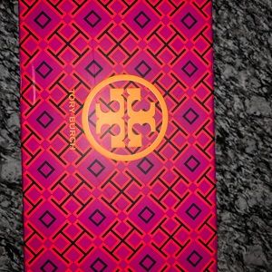 Brand new never worn Authentic Tory Burch flats